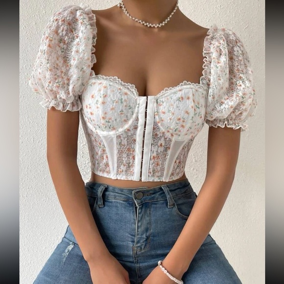 Floral embroidered puff sleeve crop top